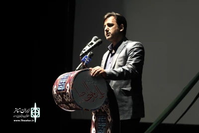 بهداروند در اختتامیه ششمین جشنواره آیین های نمایشی رضوی:

جشنواره آیین های نمایش رضوی بازیابی آیین هایی است  که به زندگی ما کرامت می بخشد