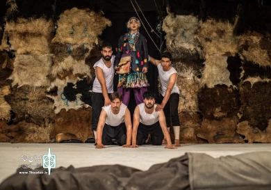 گزارش تصویری نمایش «سرگذشت چند غریق به استشهاد دار و درخت» به کارگردانی «مهرداد علیپور» گچساران