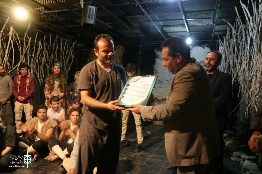 گزارش تصویری نمایش «سرگذشت چند غریق به استشهاد دار و درخت» درجشنواره فجر استانی بوشهر