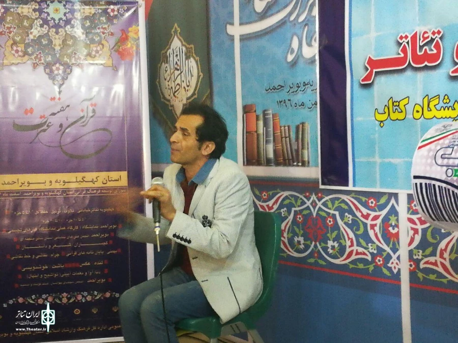 اکبر آیین اجرای مونولوگ در آدینه تئاتر یاسوج