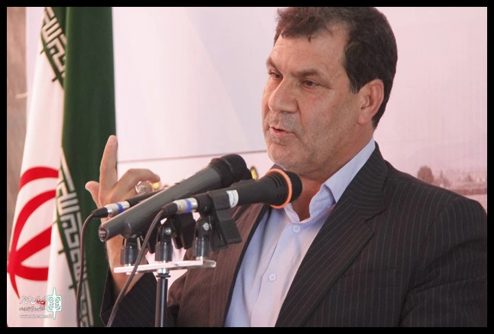 تئاتر، کهن ترین الگوی هنری ارائه دهنده ی مفاهیم انسانی است.  2