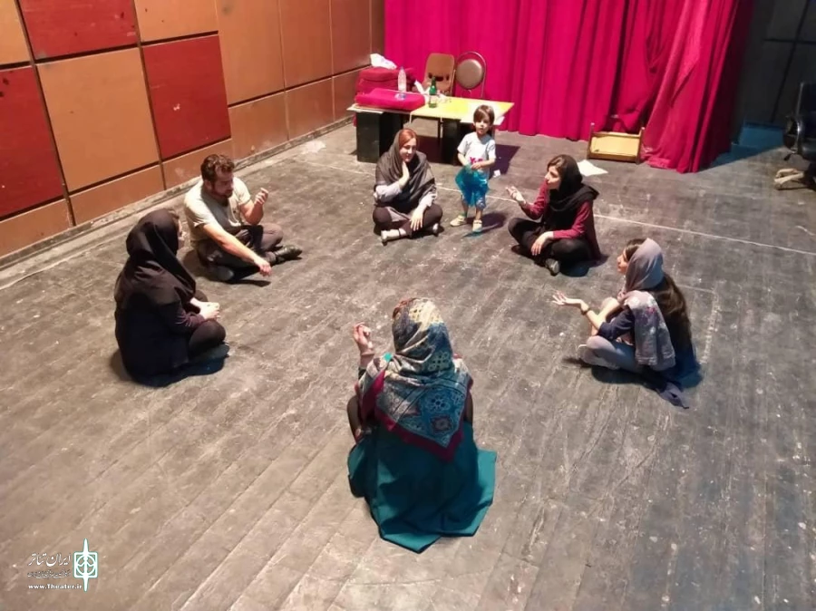 آغاز تمرینات نمایش " شب٫ساعت ساعت هشت " به کارگردانی مشترک آقایان فرشادداوودیان و ثارلله آذریتون در دهدشت 2