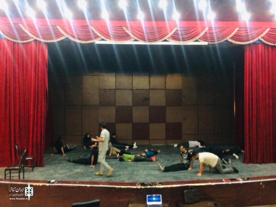 آغاز تمرینات نمایش " شب٫ساعت ساعت هشت " به کارگردانی مشترک آقایان فرشادداوودیان و ثارلله آذریتون در دهدشت 2
