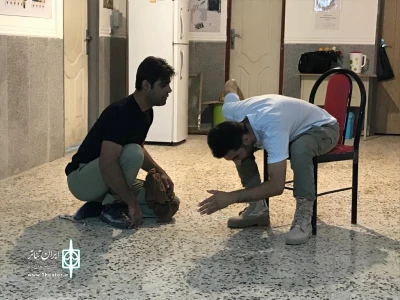 به نقل از انجمن هنرهای نمایشی دنا

آغاز تمرینات نمایش «بالستیک زخم»  به کارگردانی کلثوم باباملکی