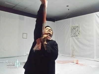به همت گروه تئاتر ملل

«مزامیر اندوه یا سمفونی آخرین پیراهن» در لیکک به  صحنه رفت