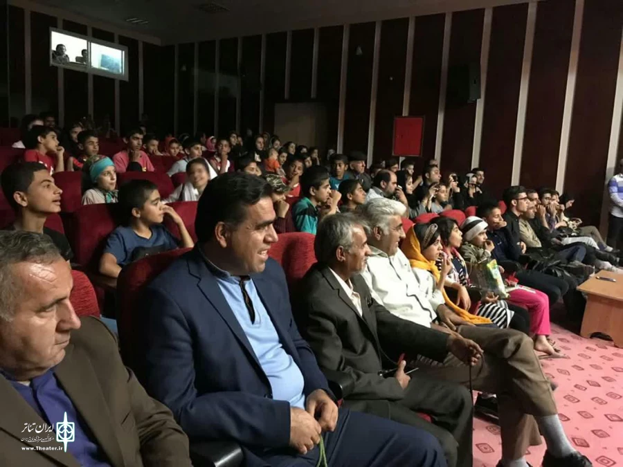 نمایش "شیر مادر" در تالار فجر لیکک به روی صحنه رفت 3