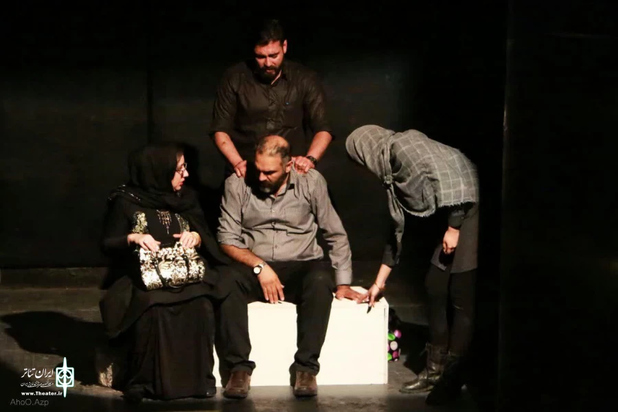 نمایش " نمایش مادر مانده " در سی سخت و یاسوج به روی صحنه رفت 2