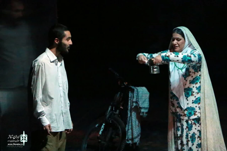 نمایش " نمایش مادر مانده " در سی سخت و یاسوج به روی صحنه رفت 2