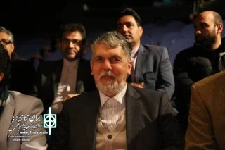 با حضور در مجموعه تئاترشهر

وزیر ارشاد به تماشای نمایش «صدمین سالگرد فتح گریه» نشست
