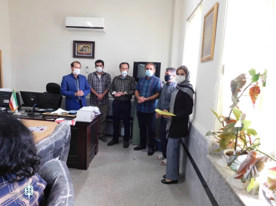 تجلیل از فعالان عرصه تئاتر دفاع مقدس درشهرستان دنا  3