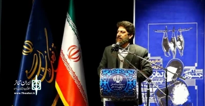 در آئین پایانی تئاتر استان کهگیلویه و بویراحمد

«ویولون زن پشت بام» و  