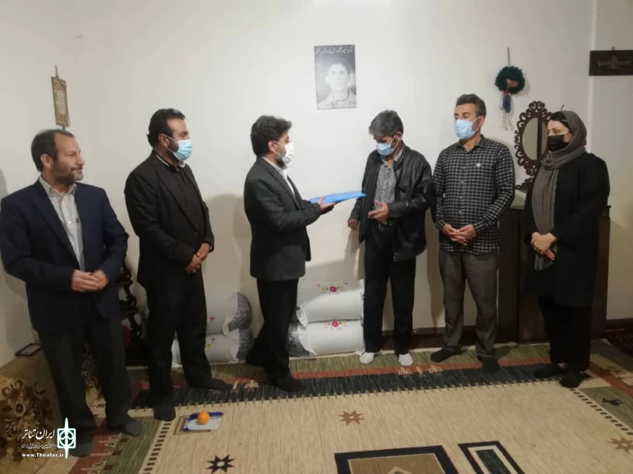 تجلیل از خانواده هنرمند "شهید خلیل مندنی زاده" 2