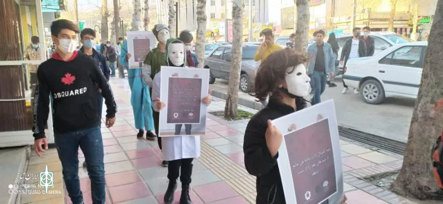 نمایش خیابانی"پانادمی یا همه گیری"با شیوه پلاکارد در یاسوج اجراشد 3