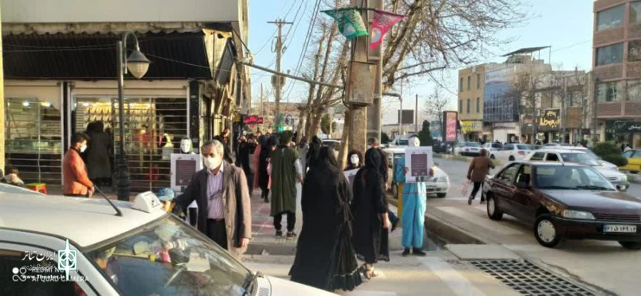 نمایش خیابانی"پانادمی یا همه گیری"با شیوه پلاکارد در یاسوج اجراشد 5