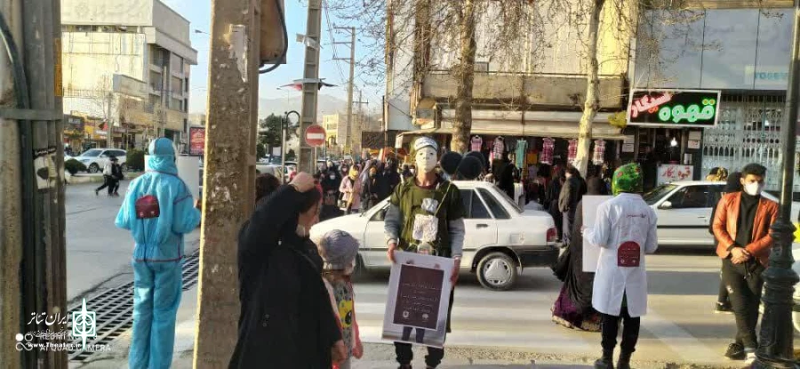 نمایش خیابانی"پانادمی یا همه گیری"با شیوه پلاکارد در یاسوج اجراشد 3