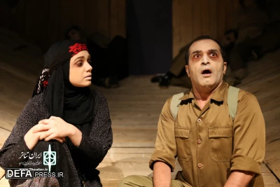 نقد نمایش «دستهایت کو مم‌حسن»، به کارگردانی «رضا کرمی‌زاده»

تکرار آنچه باید شگفتی‌ساز شود