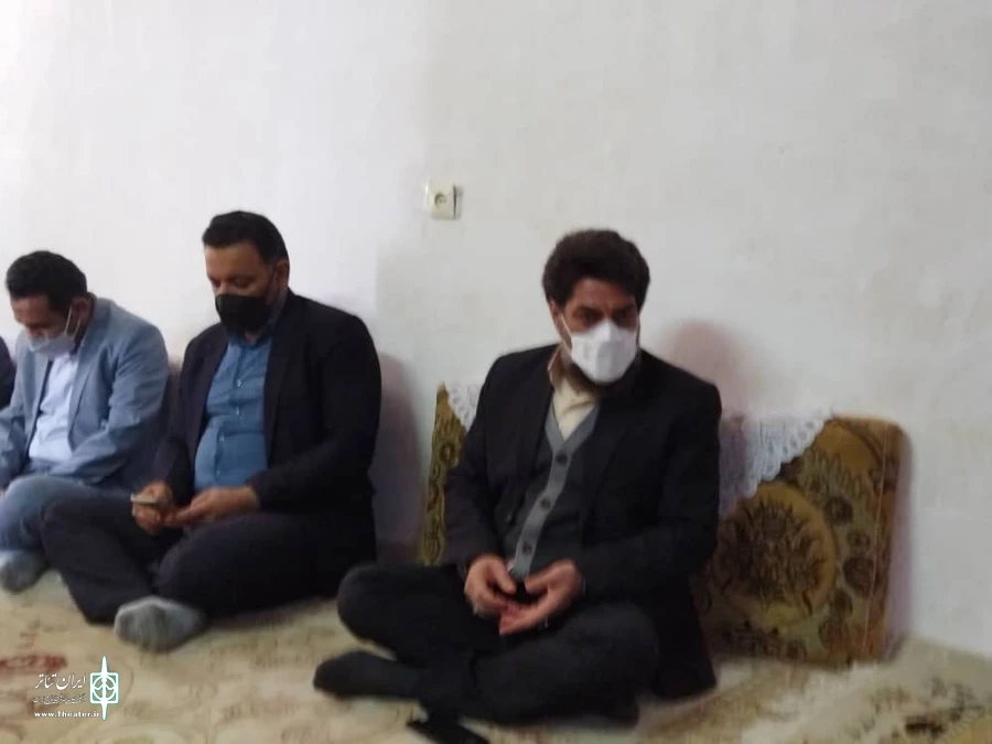 دیدار مدیرکل فرهنگ و ارشاد اسلامی استان کهگیلویه و بویراحمد با هنرمند پیشکسوت تئاتر استان 5
