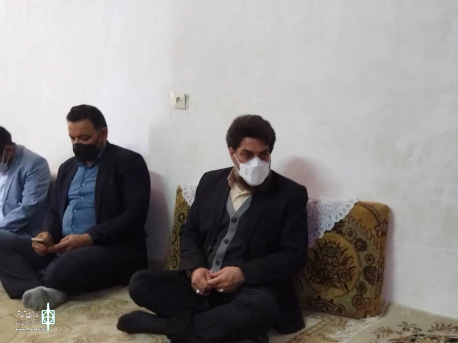 دیدار مدیرکل فرهنگ و ارشاد اسلامی استان کهگیلویه و بویراحمد با هنرمند پیشکسوت تئاتر استان 8