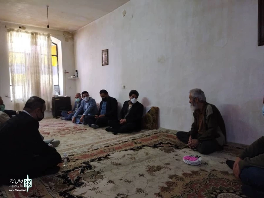 دیدار مدیرکل فرهنگ و ارشاد اسلامی استان کهگیلویه و بویراحمد با هنرمند پیشکسوت تئاتر استان 10