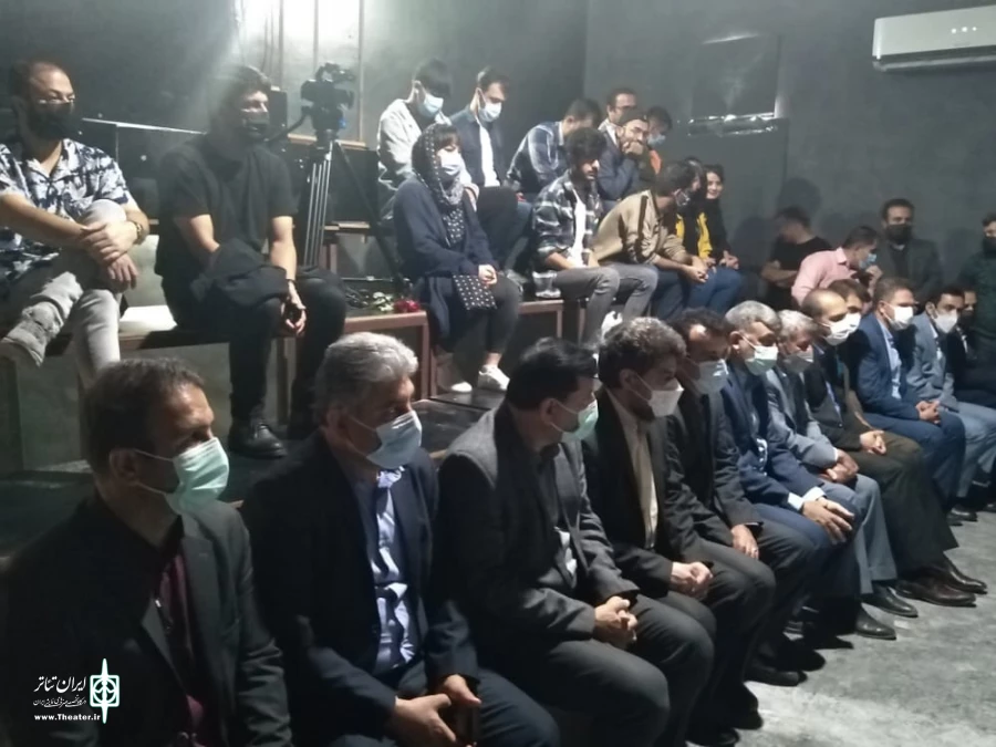 سی و سومین جشنواره تئاتر استان با اجرای نمایش «یک لیوان مرداب» آغاز به کار کرد 4