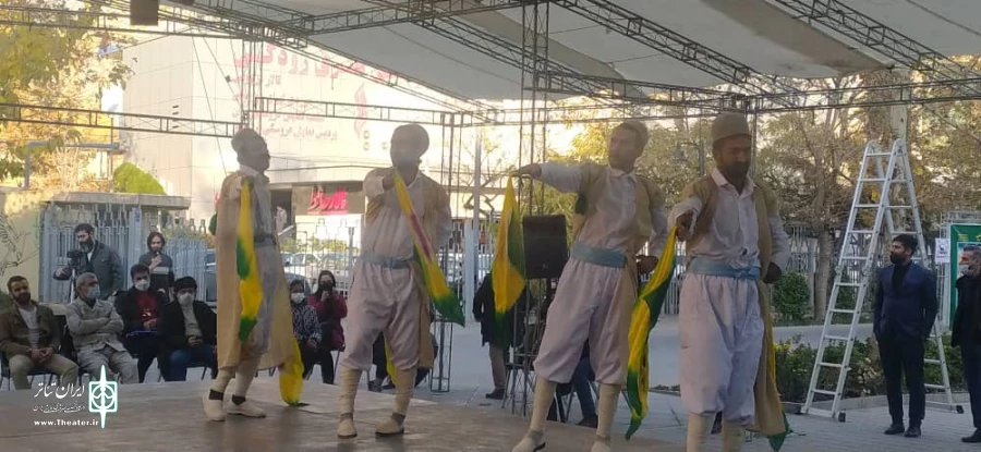 نمایش آئینی "ترکه بازی" در بیستمین جشنواره نمایش‌های آئینی و سنتی اجرا شد 3