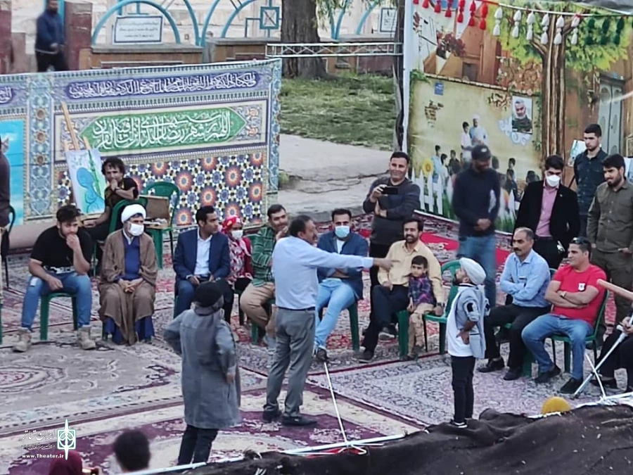 اجرای نمایش خیابانی "حکایت بدری و برفی" در دومین شب برگزاری نمایشگاه بهار ضیافت 4
