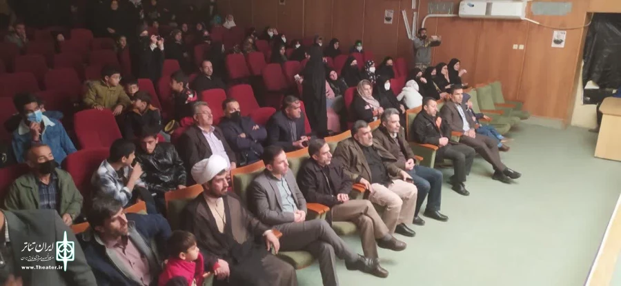 نمایش "مادر از نفس افتاد" در یاسوج به روی صحنه رفت 4