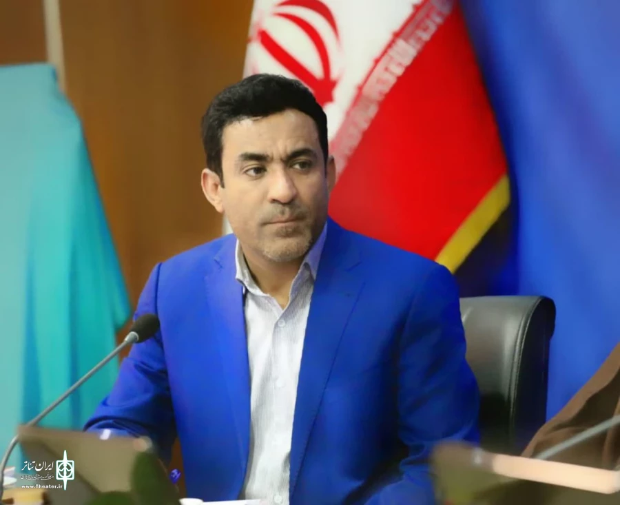 امین درخشان، هنر تئاتر محصول سنت های آموزنده و مفاهیم عمیق الهی است.  2