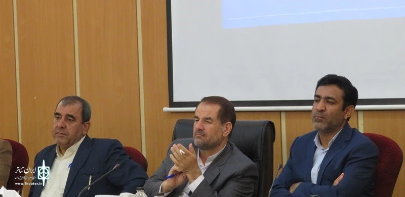 من هنرمندان را قشر تاثیر گذار جامعه می دانم. 2