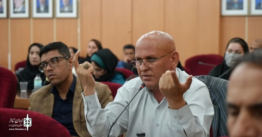 من هنرمندان را قشر تاثیر گذار جامعه می دانم. 4
