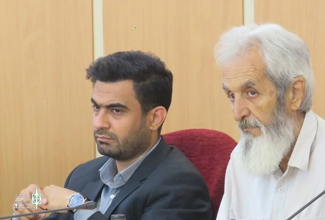 من هنرمندان را قشر تاثیر گذار جامعه می دانم. 5