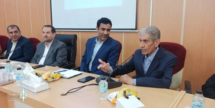 من هنرمندان را قشر تاثیر گذار جامعه می دانم. 6