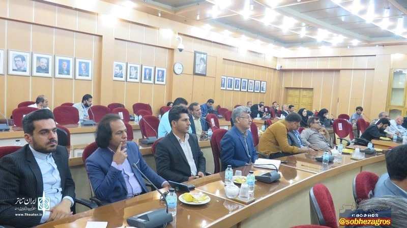 من هنرمندان را قشر تاثیر گذار جامعه می دانم. 7
