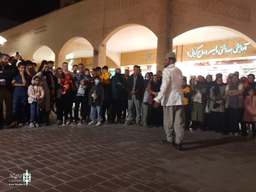 اجرای نمایش خیابانی «حکایت دردسرهای یک زندگی» در گچساران 3