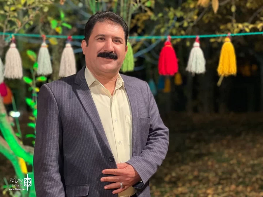 تئاترتمرین یک زندگی دسته جمعی و نمایش برای یک جامعه بزرگ تر به نام تماشاچی ست 3