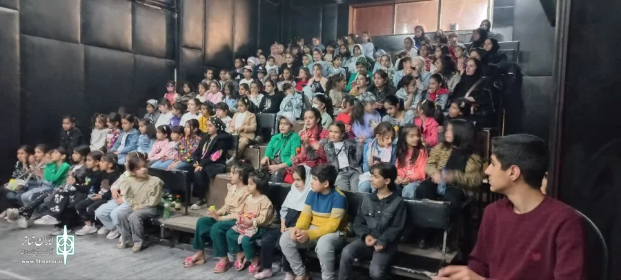 استقبال کودکان از نمایش شاد و موزیکال «جنگل مهربان» در یاسوج  10