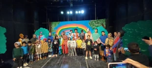 استقبال کودکان از نمایش شاد و موزیکال «جنگل مهربان» در یاسوج  11