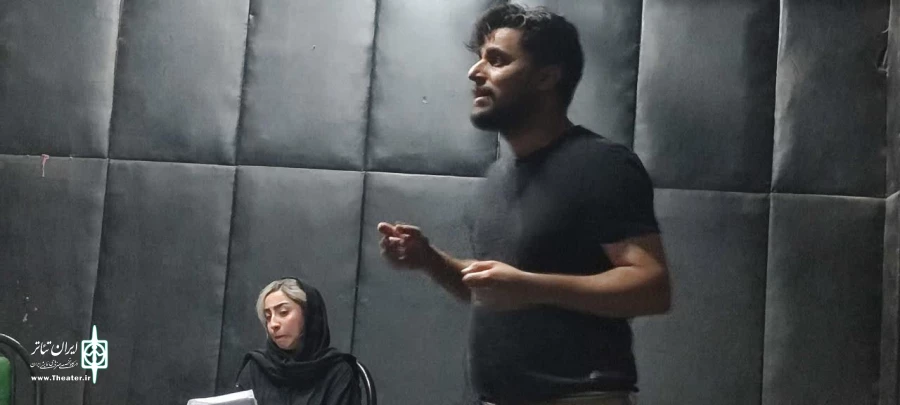 اجراخوانی نمایش «جایی در میان خوک ها»در یاسوج  3