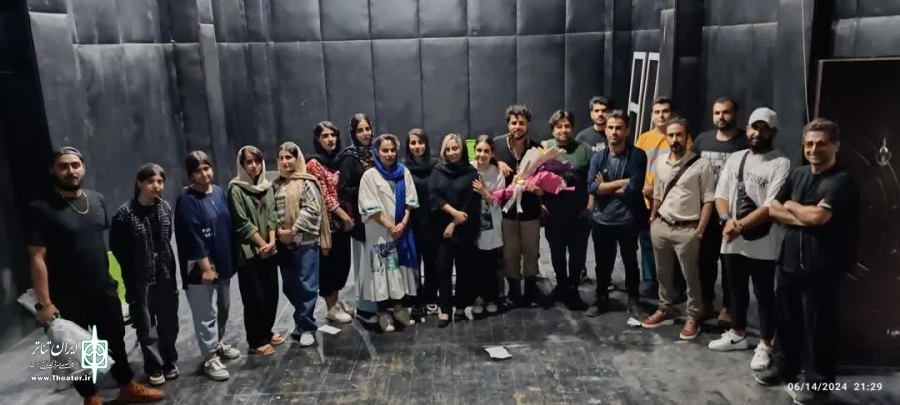 اجراخوانی نمایش «جایی در میان خوک ها»در یاسوج  4